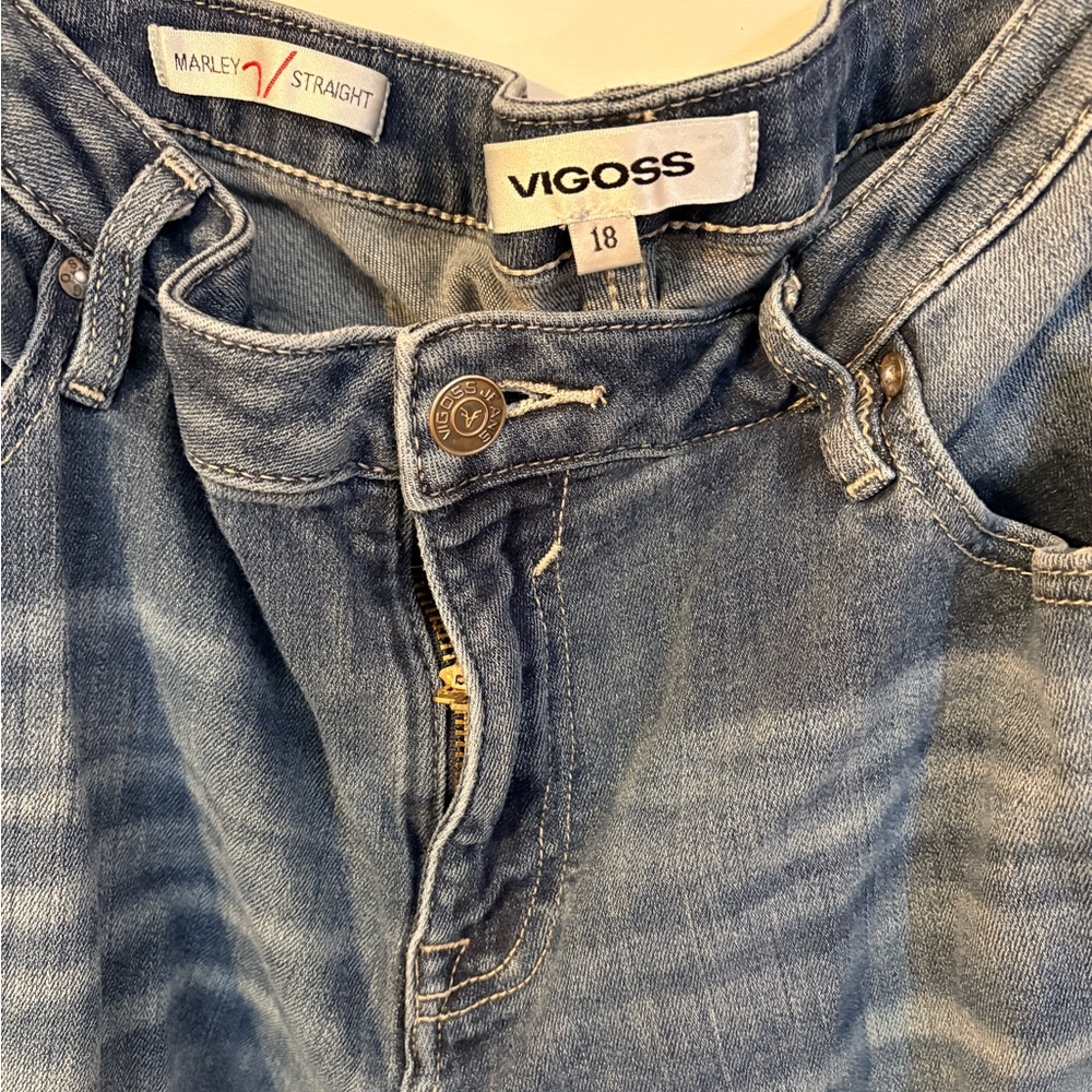 Vigoss Women's Light Blue Straight Leg Jeans